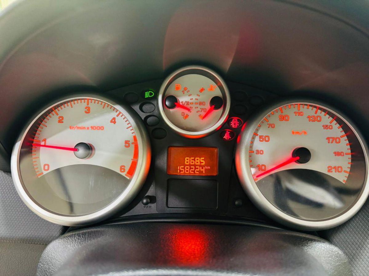 Peugeot 207 HDi 70CV 5p. Allure (15)