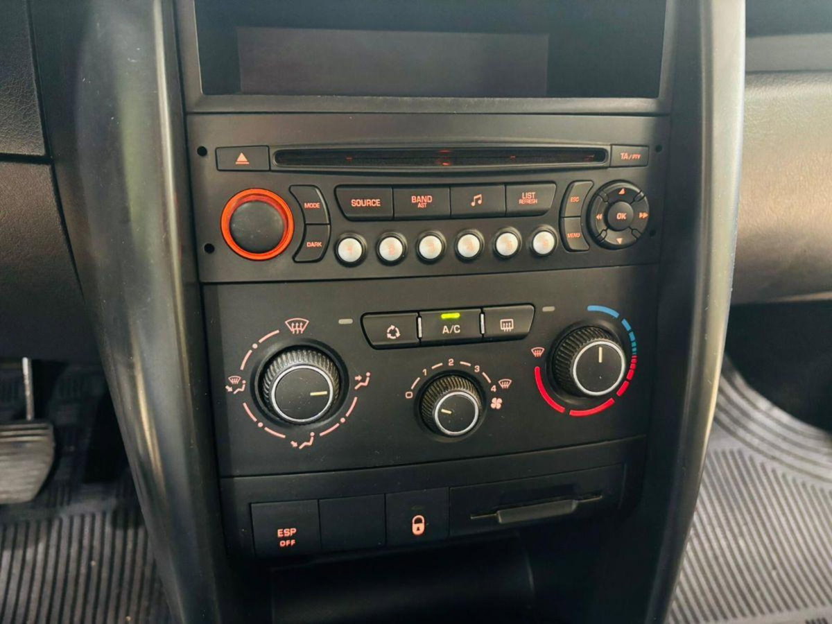 Peugeot 207 HDi 70CV 5p. Allure (17)