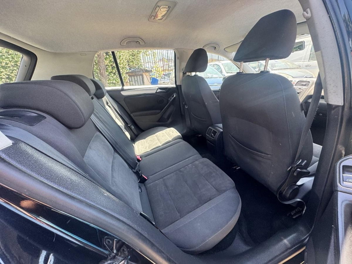 Volkswagen Golf 1.6 TDI DPF 5p. Highline (6)