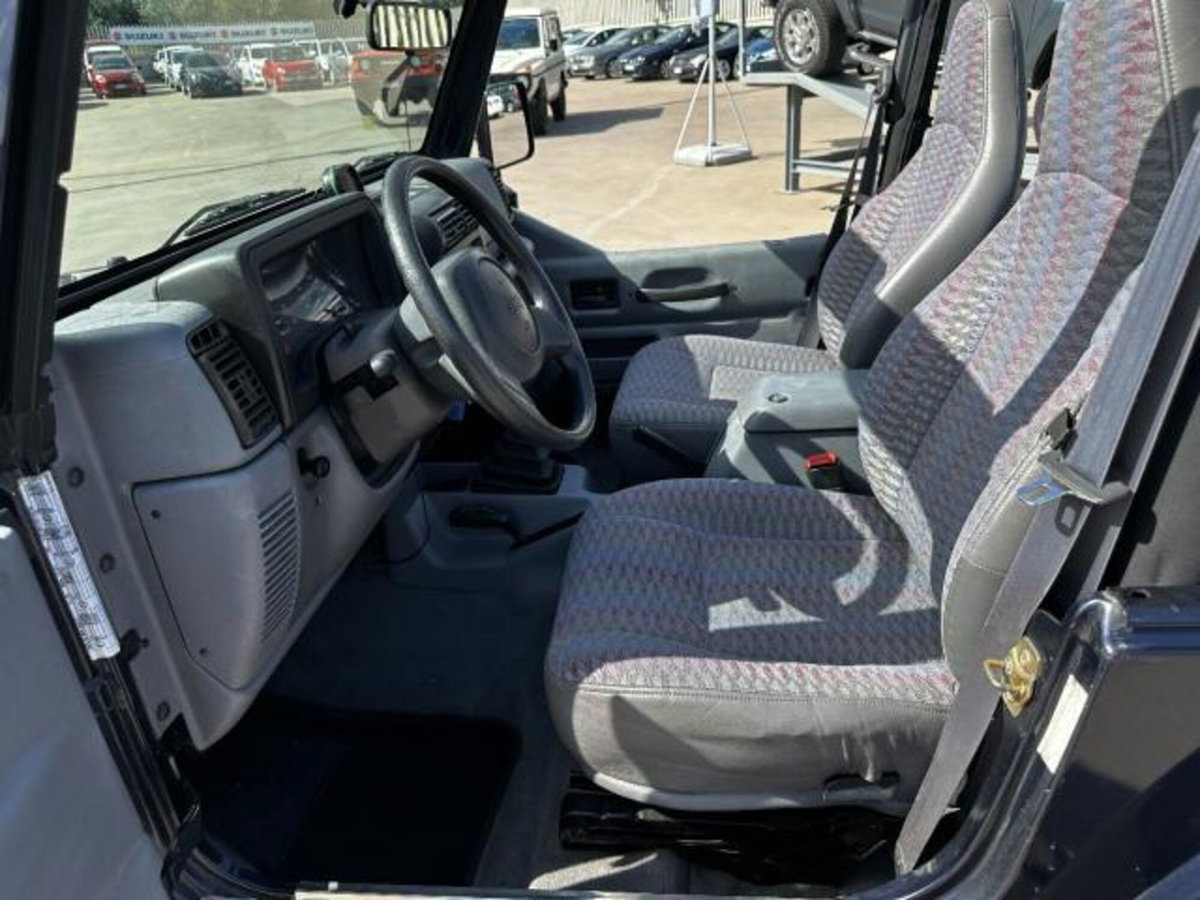 Jeep Wrangler 2.0 Turbo Sport (7)