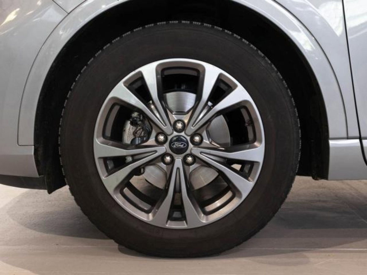 Ford Kuga 1.5 TDCI 120 CV S&S 2WD Plus (7)