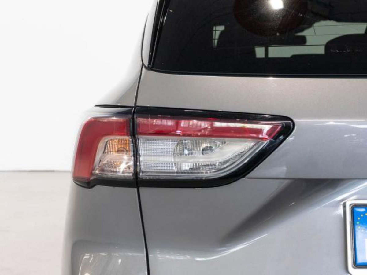Ford Kuga 1.5 TDCI 120 CV S&S 2WD Plus (9)