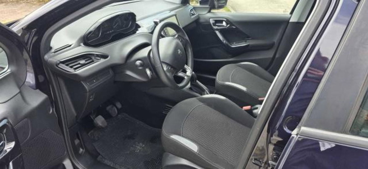 Peugeot 208 75 5 porte Touch (5)