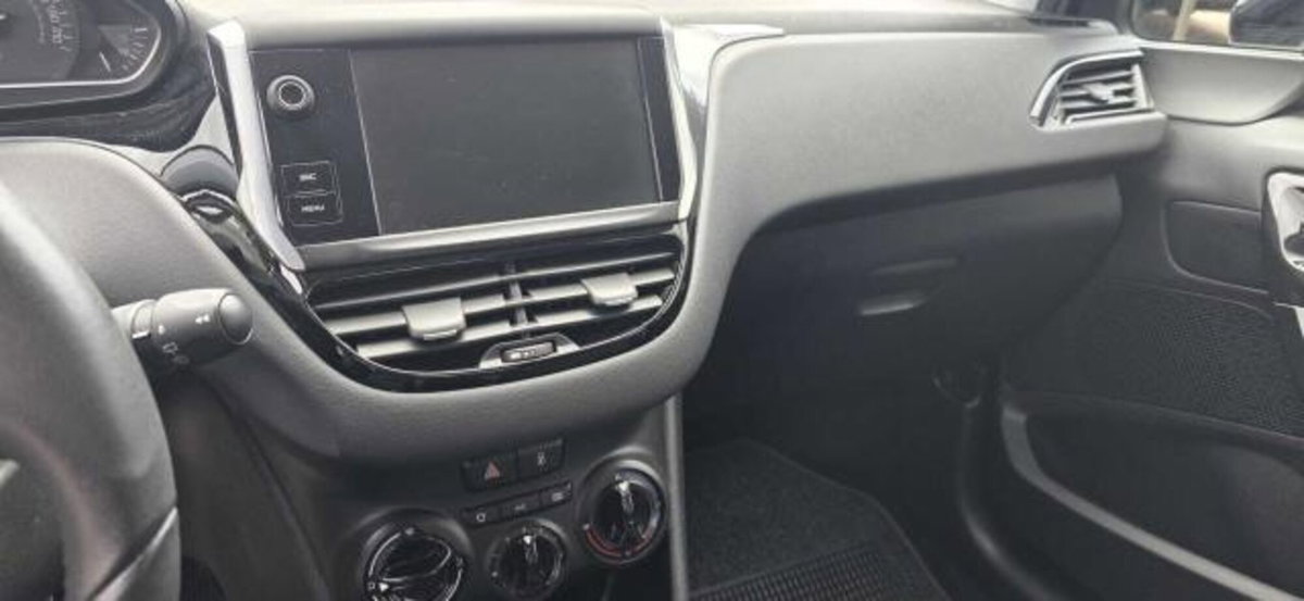Peugeot 208 75 5 porte Touch (8)