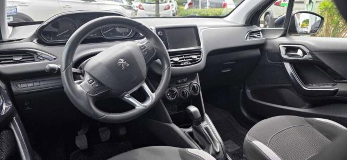 Peugeot 208 75 5 porte Touch (9)