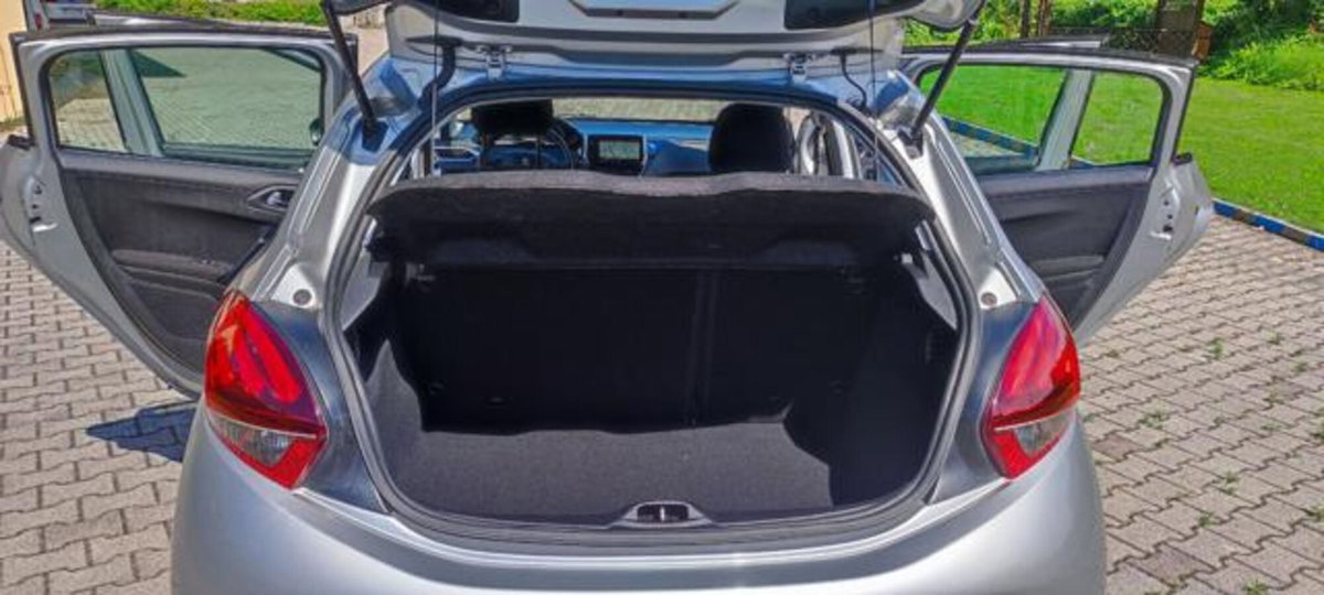 Peugeot 208 82 5 porte Touch (10)