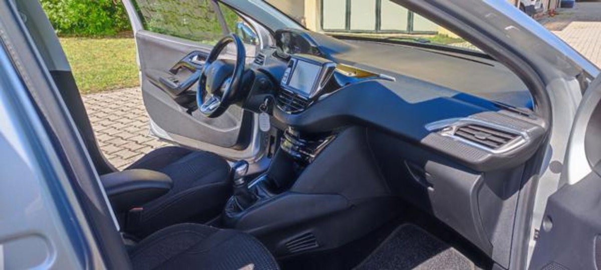 Peugeot 208 82 5 porte Touch (11)