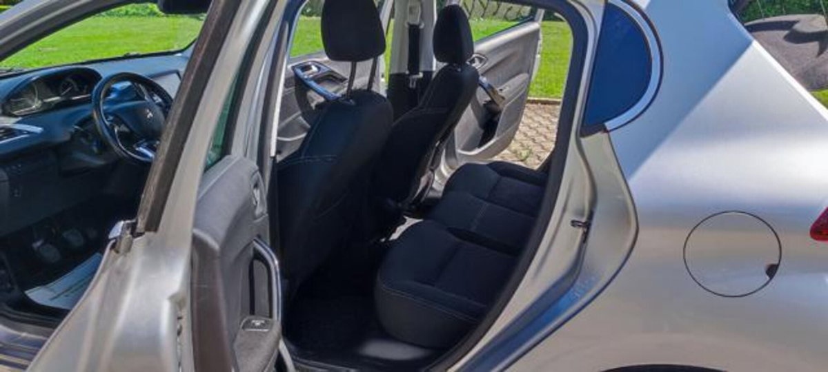 Peugeot 208 82 5 porte Touch (18)