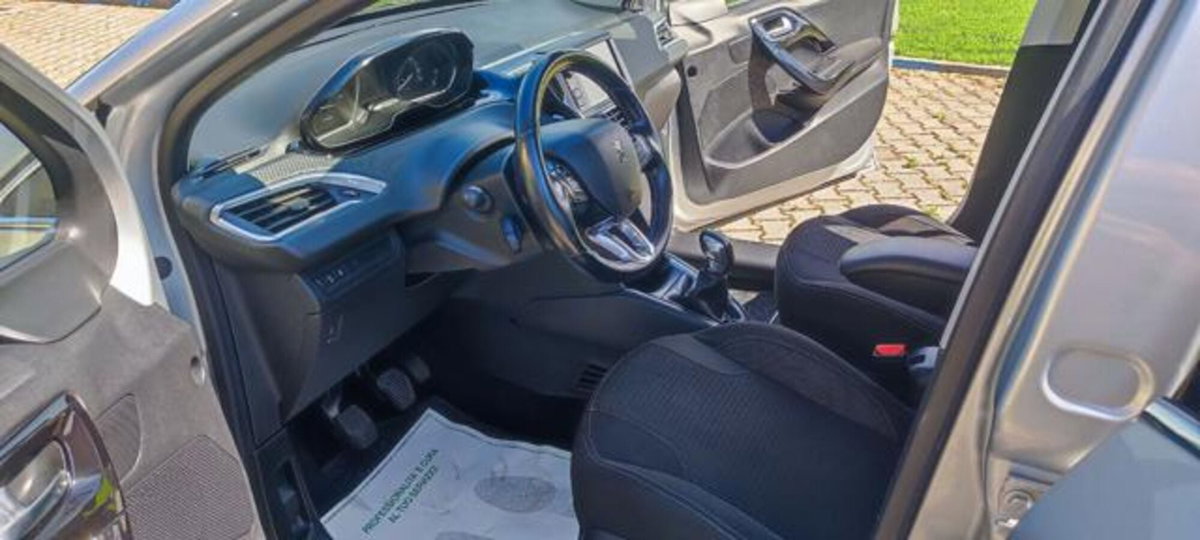 Peugeot 208 82 5 porte Touch (19)