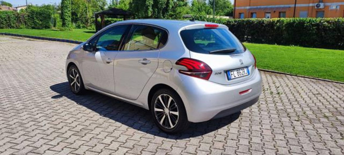 Peugeot 208 82 5 porte Touch (3)