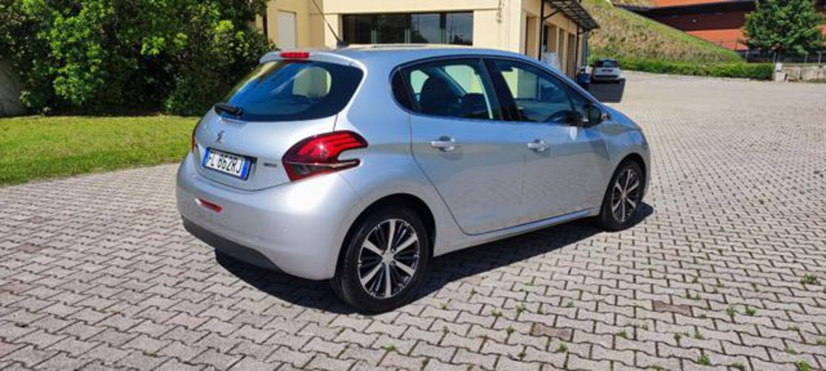 Peugeot 208 82 5 porte Touch (5)