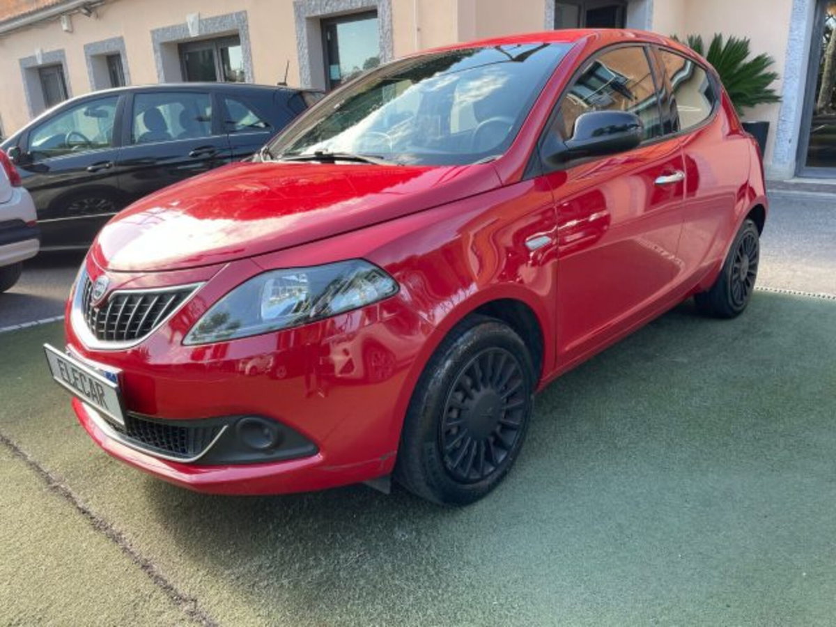 Lancia Ypsilon 1.0 FireFly 5 porte S&S Hybrid Ecochic Silver
