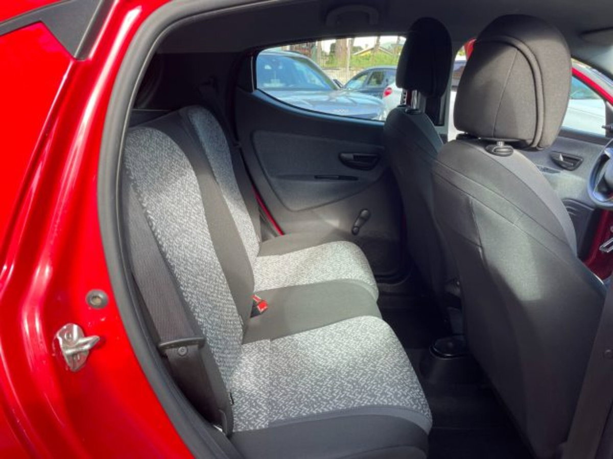 Lancia Ypsilon 1.0 FireFly 5 porte S&S Hybrid Ecochic Silver (10)