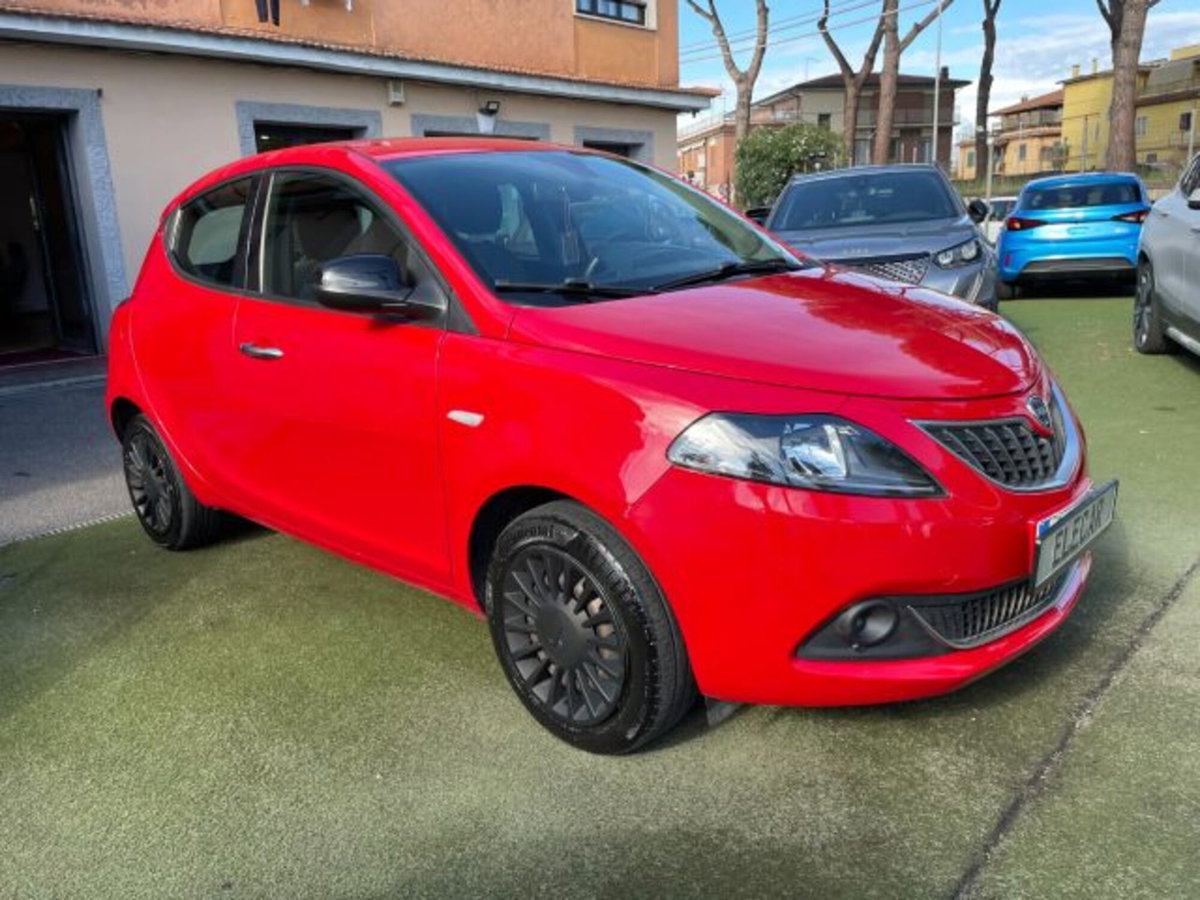 Lancia Ypsilon 1.0 FireFly 5 porte S&S Hybrid Ecochic Silver (3)