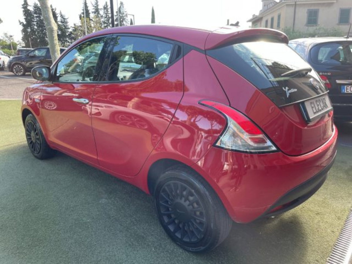 Lancia Ypsilon 1.0 FireFly 5 porte S&S Hybrid Ecochic Silver (6)