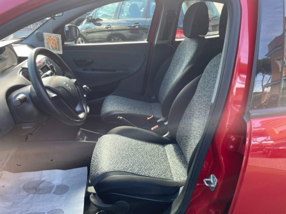 Lancia Ypsilon 1.0 FireFly 5 porte S&S Hybrid Ecochic Silver (7)