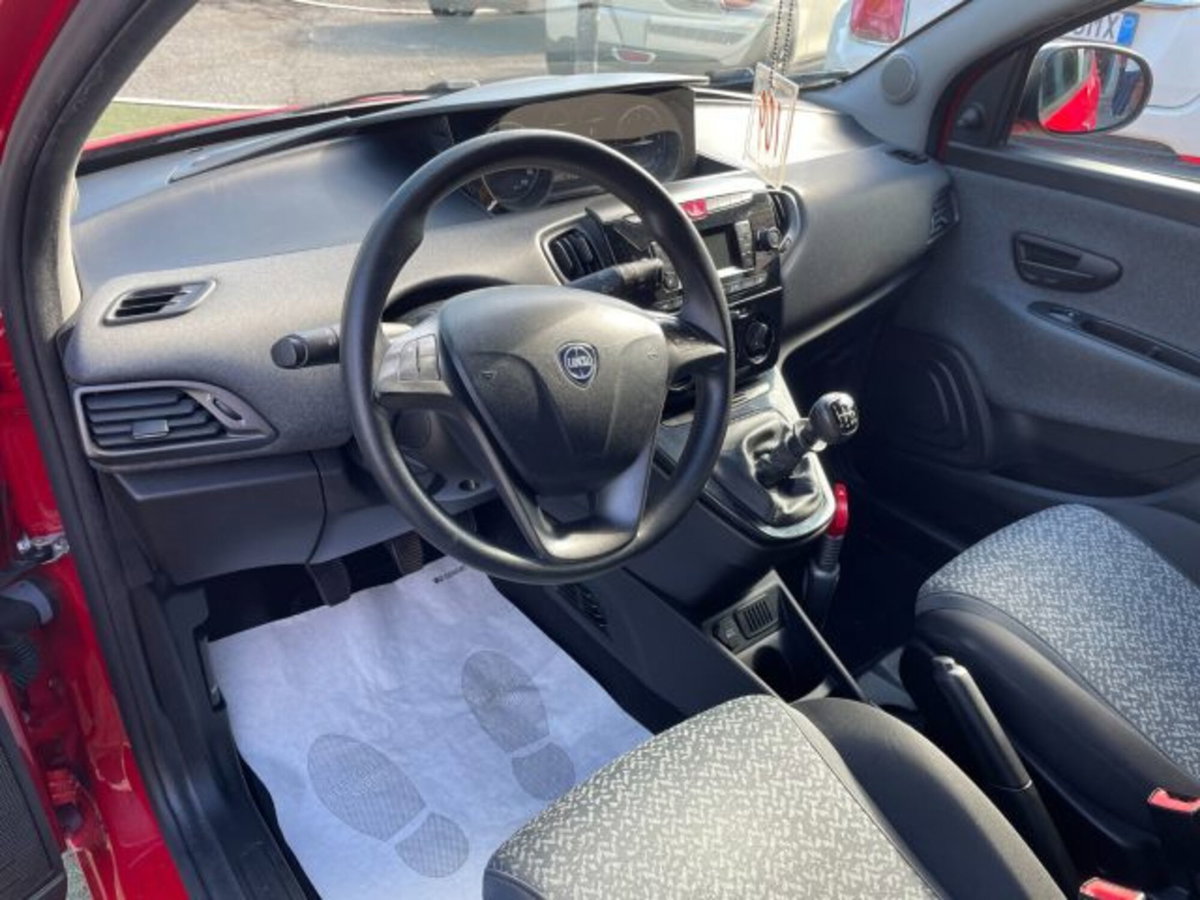 Lancia Ypsilon 1.0 FireFly 5 porte S&S Hybrid Ecochic Silver (8)