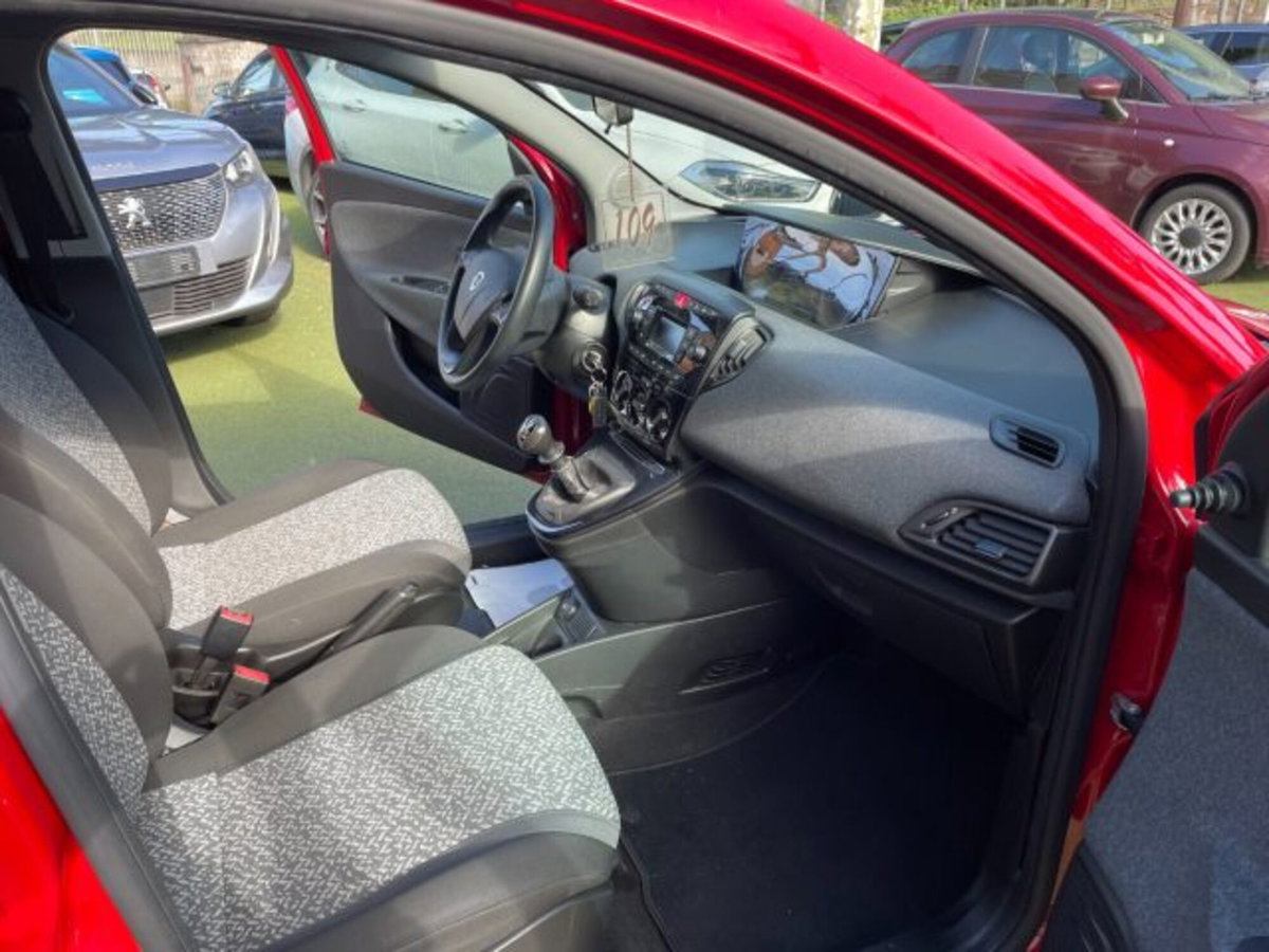 Lancia Ypsilon 1.0 FireFly 5 porte S&S Hybrid Ecochic Silver (9)