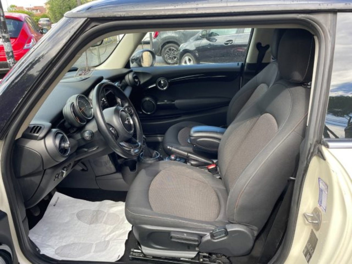 MINI Mini 1.5 Cooper D Business (7)