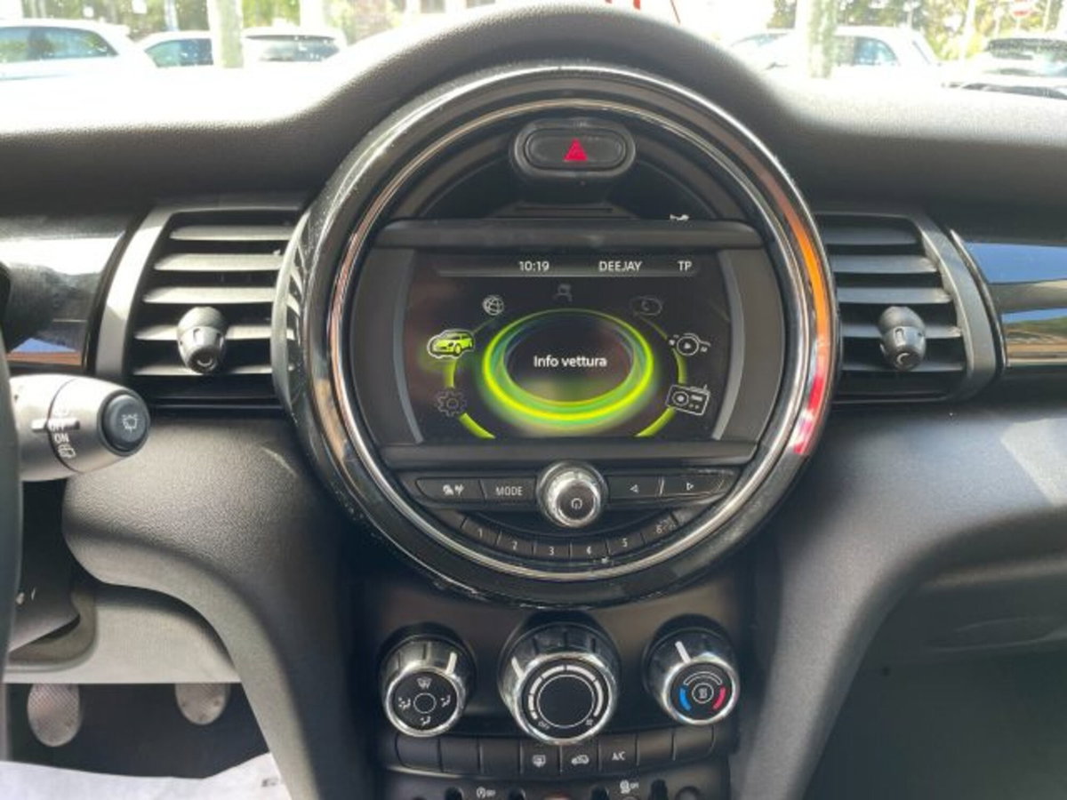 MINI Mini 1.5 Cooper D Business (9)