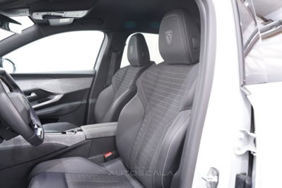 Peugeot 3008 1.2 hybrid GT 145cv e-dcs6 (11)