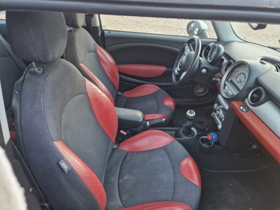 MINI Mini 1.6 16V Cooper (8)