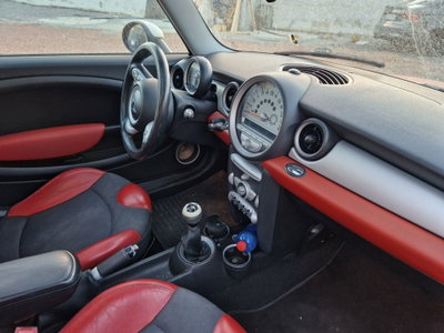 MINI Mini 1.6 16V Cooper (9)