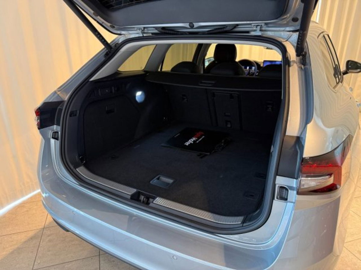 Skoda Superb Station Wagon 2.0 TDI DSG Wagon Style (17)