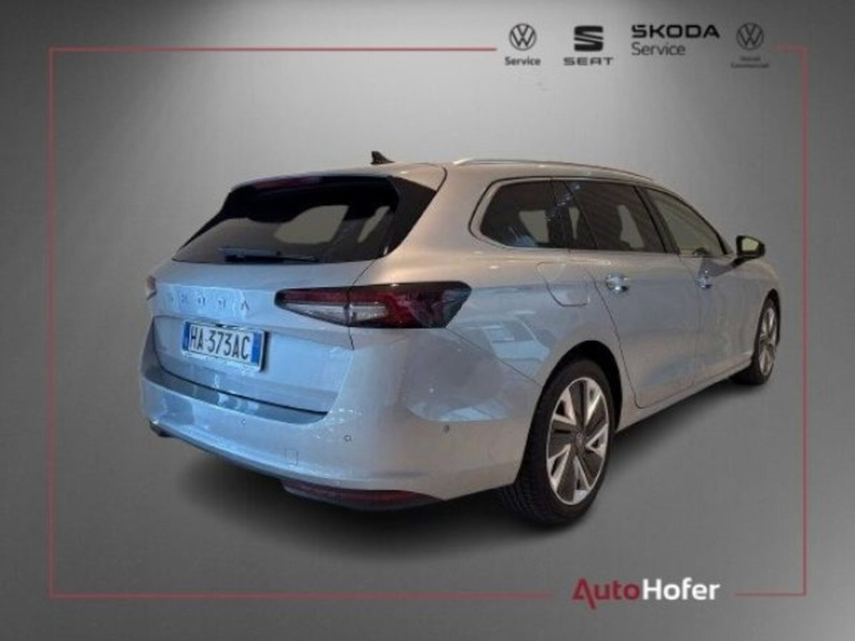 Skoda Superb Station Wagon 2.0 TDI DSG Wagon Style (3)