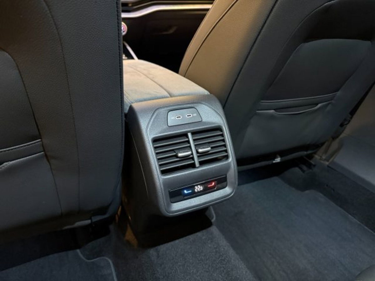 Skoda Superb Station Wagon 2.0 TDI DSG Wagon Style (9)
