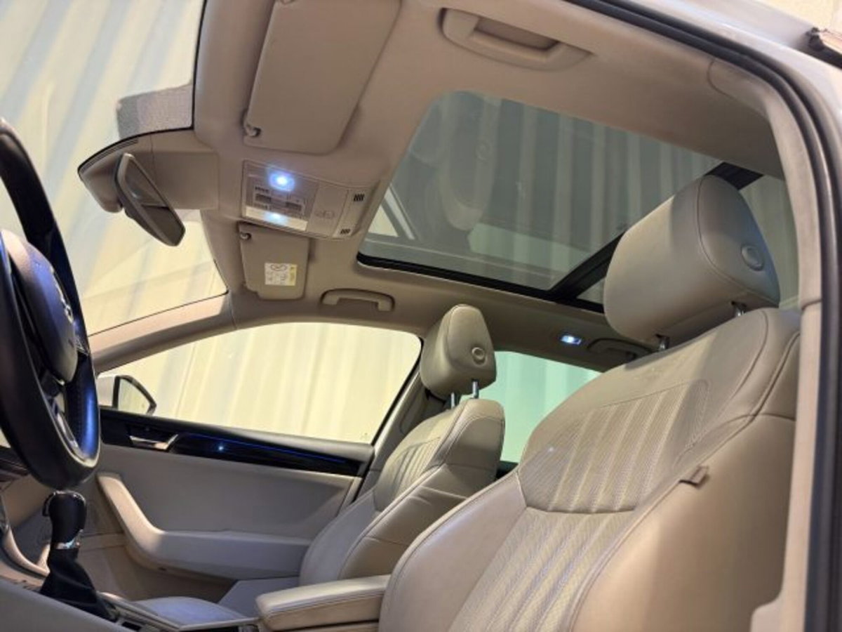 Skoda Superb Station Wagon 2.0 TSI DSG 4x4 Wagon Laurin&Klement (11)