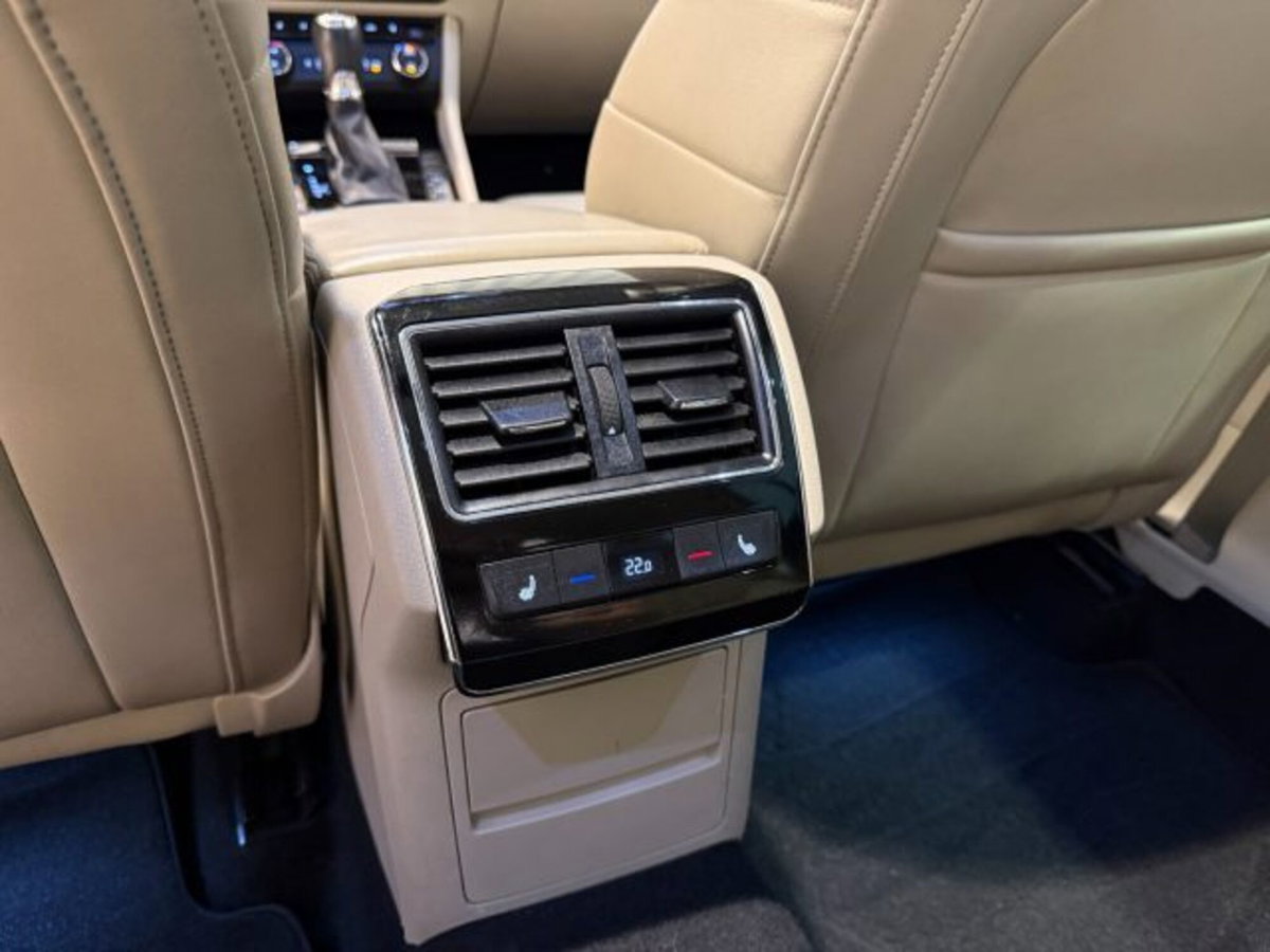 Skoda Superb Station Wagon 2.0 TSI DSG 4x4 Wagon Laurin&Klement (14)