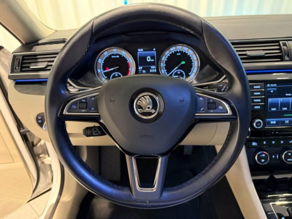 Skoda Superb Station Wagon 2.0 TSI DSG 4x4 Wagon Laurin&Klement (17)