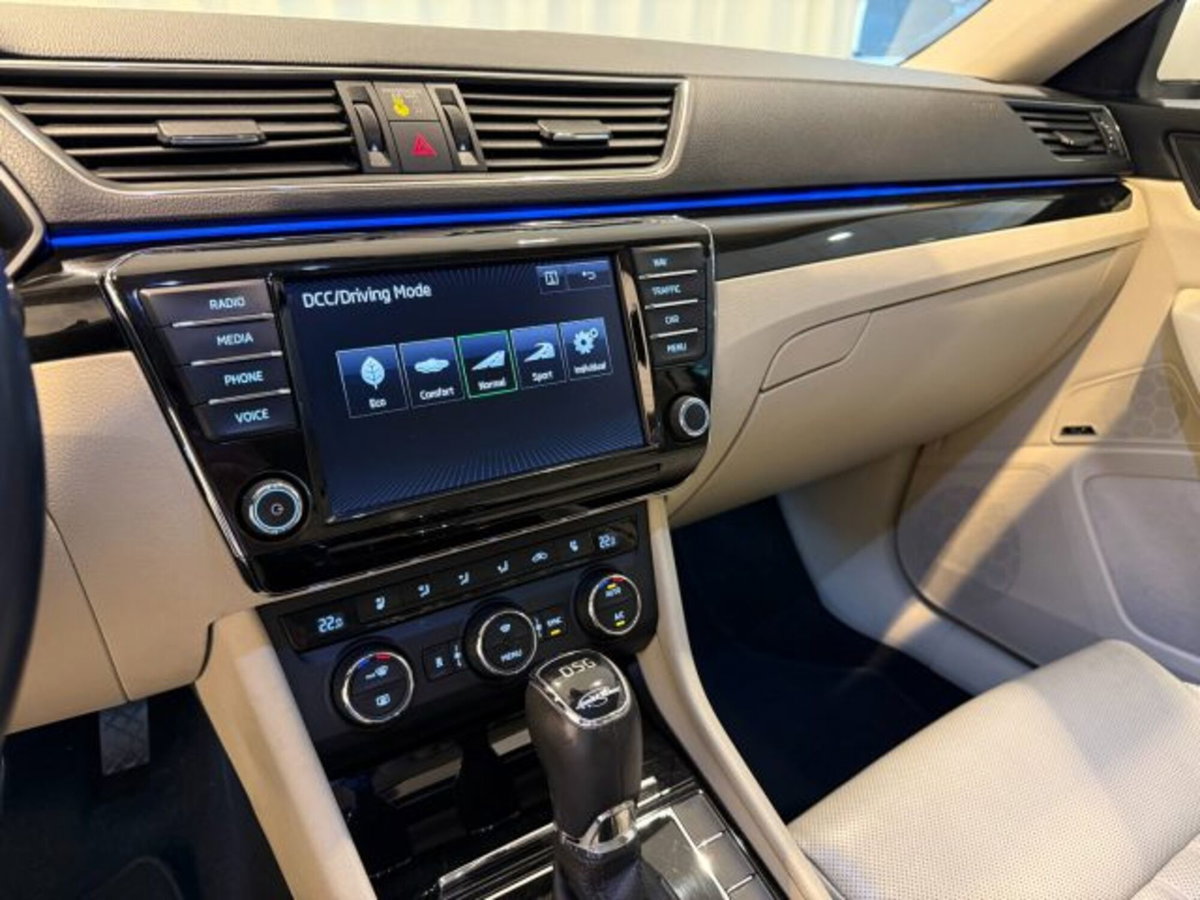Skoda Superb Station Wagon 2.0 TSI DSG 4x4 Wagon Laurin&Klement (19)