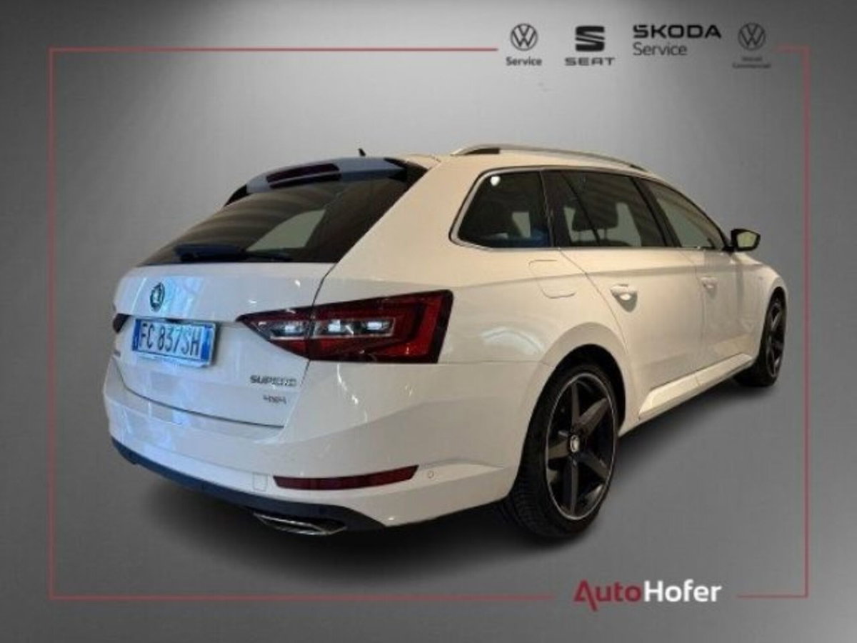 Skoda Superb Station Wagon 2.0 TSI DSG 4x4 Wagon Laurin&Klement (2)