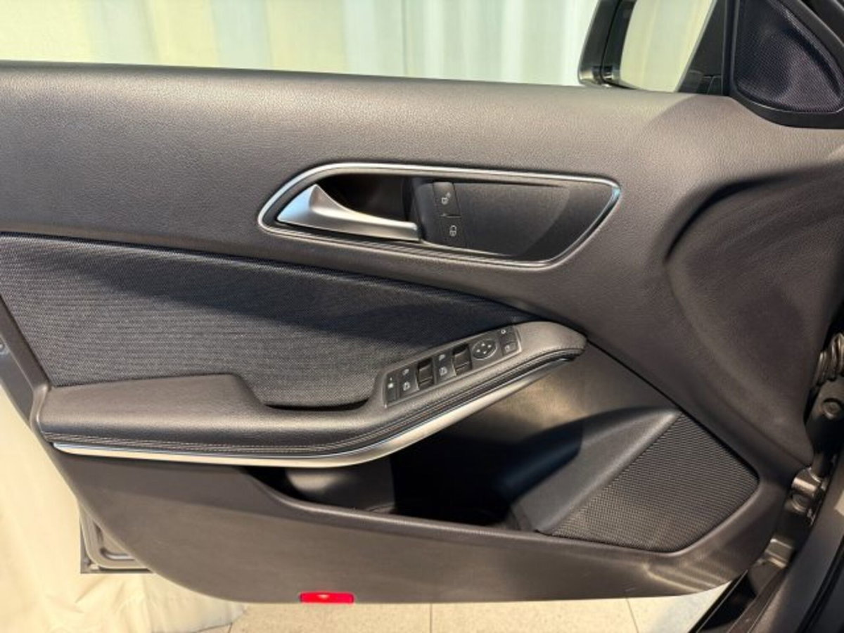 Mercedes-Benz GLA SUV 200 CDI Automatic 4Matic Executive (16)