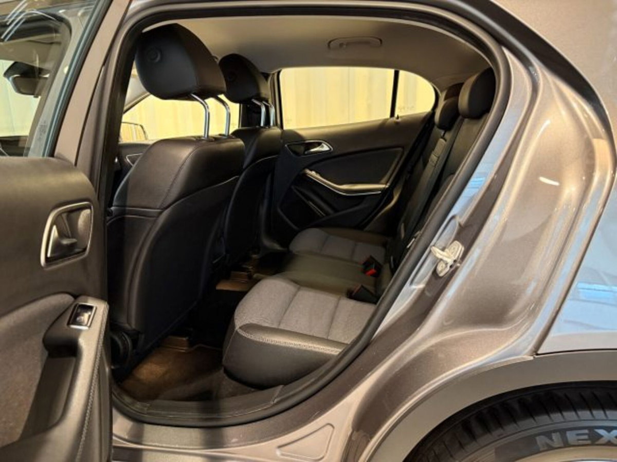 Mercedes-Benz GLA SUV 200 CDI Automatic 4Matic Executive (5)