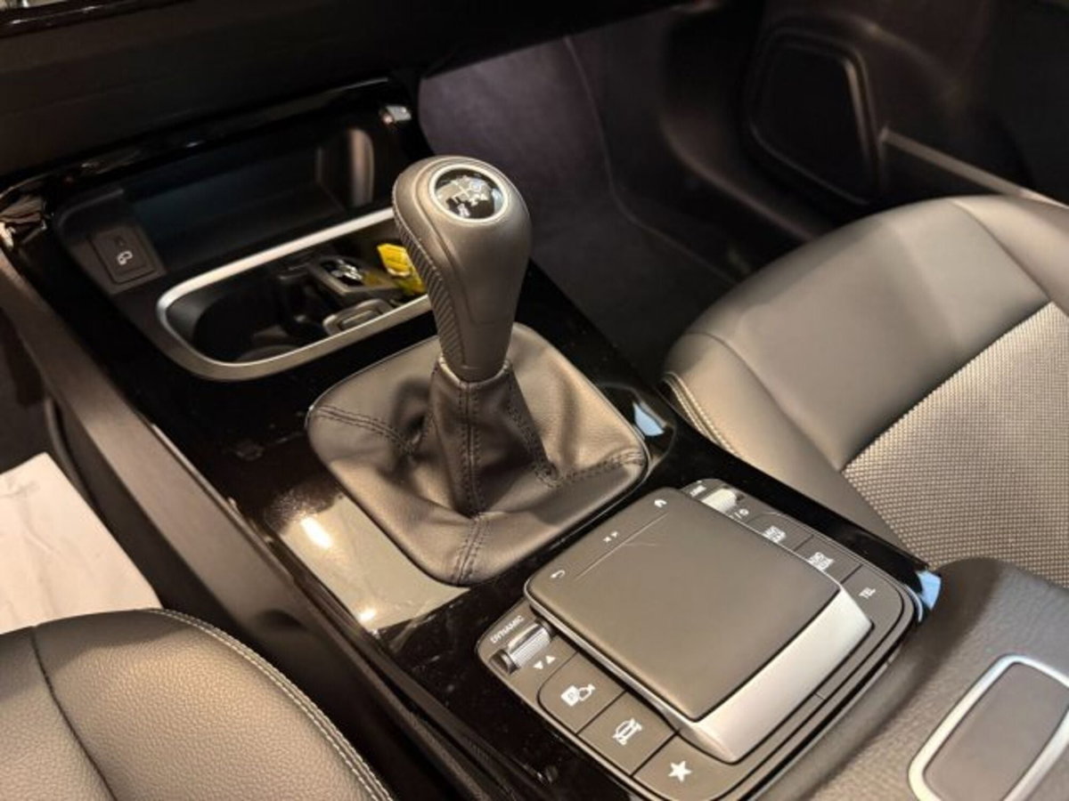 Mercedes-Benz Classe B 180 d Premium (14)
