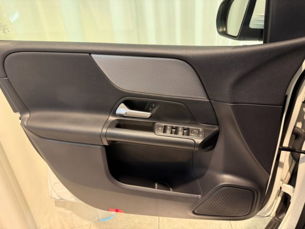 Mercedes-Benz Classe B 180 d Premium (17)