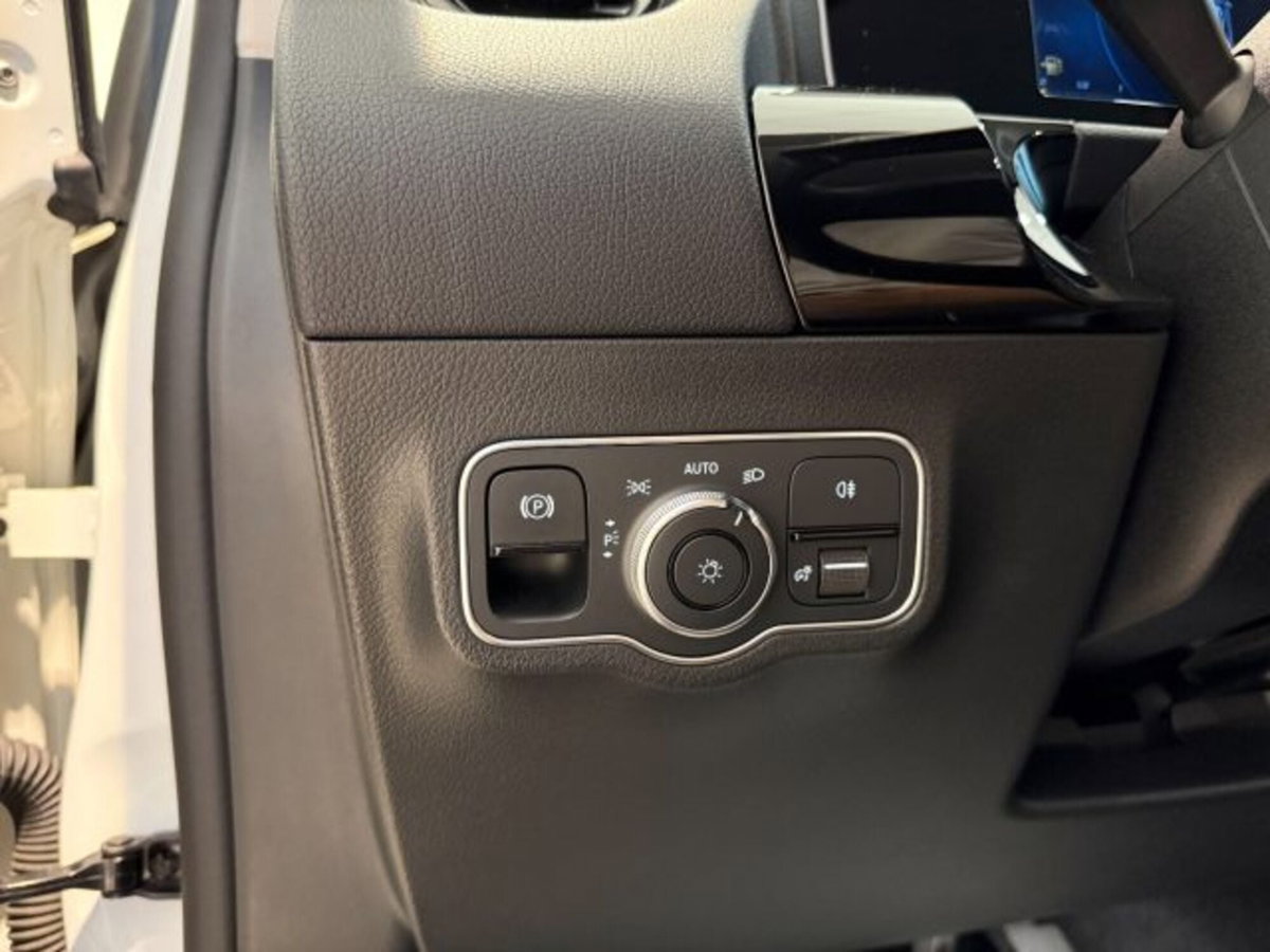 Mercedes-Benz Classe B 180 d Premium (9)