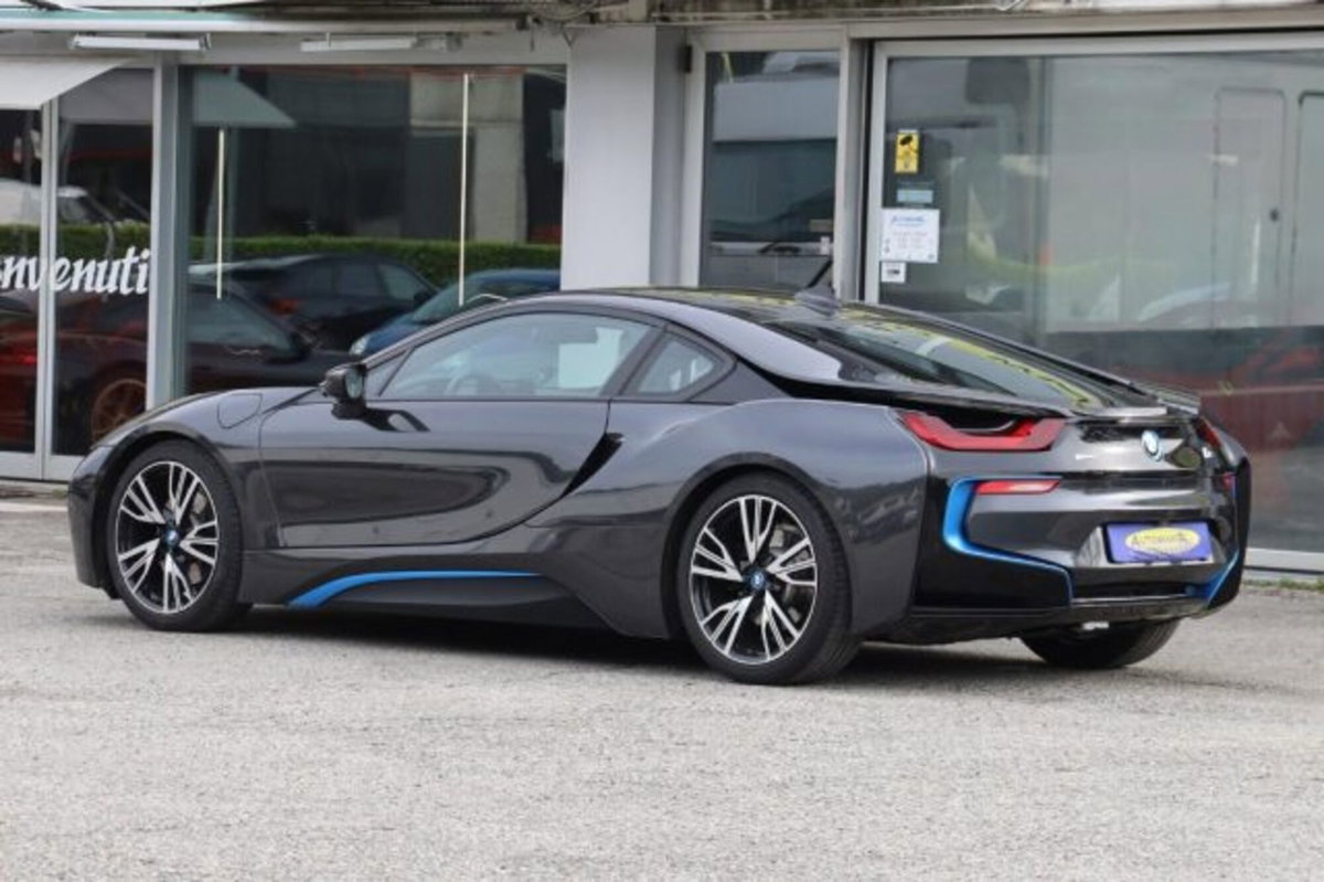 BMW i8 Coupé i8 (2)