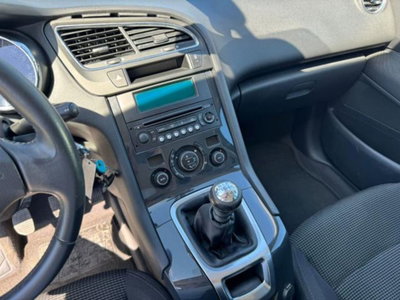 Peugeot 5008 1.6 HDi 112CV Business (10)