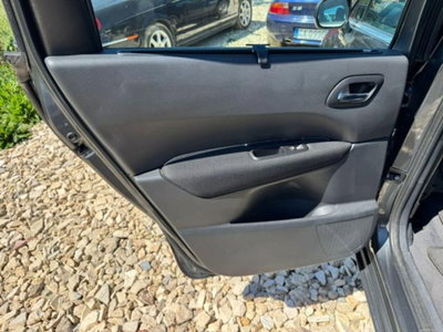 Peugeot 5008 1.6 HDi 112CV Business (12)