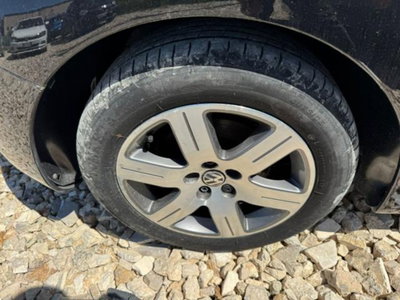 Volkswagen New Beetle Cabrio TDI 105CV (7)