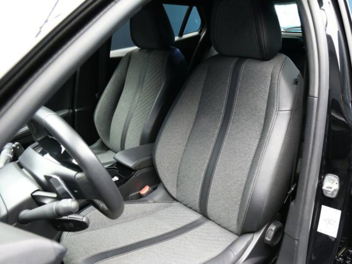 Peugeot 2008 PureTech 130 S&S EAT8 Allure Pack (10)