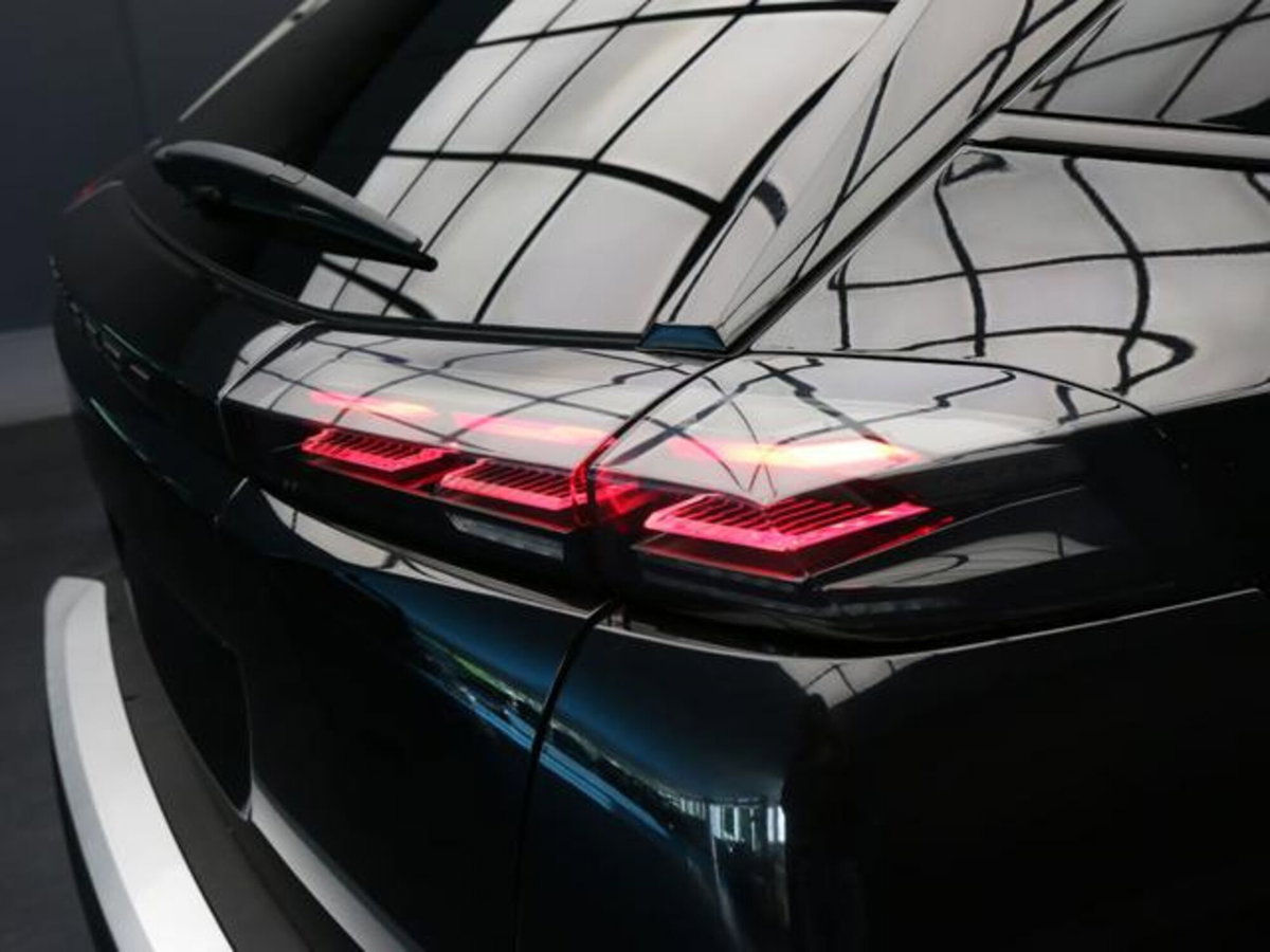 Peugeot 2008 PureTech 130 S&S EAT8 Allure Pack (12)
