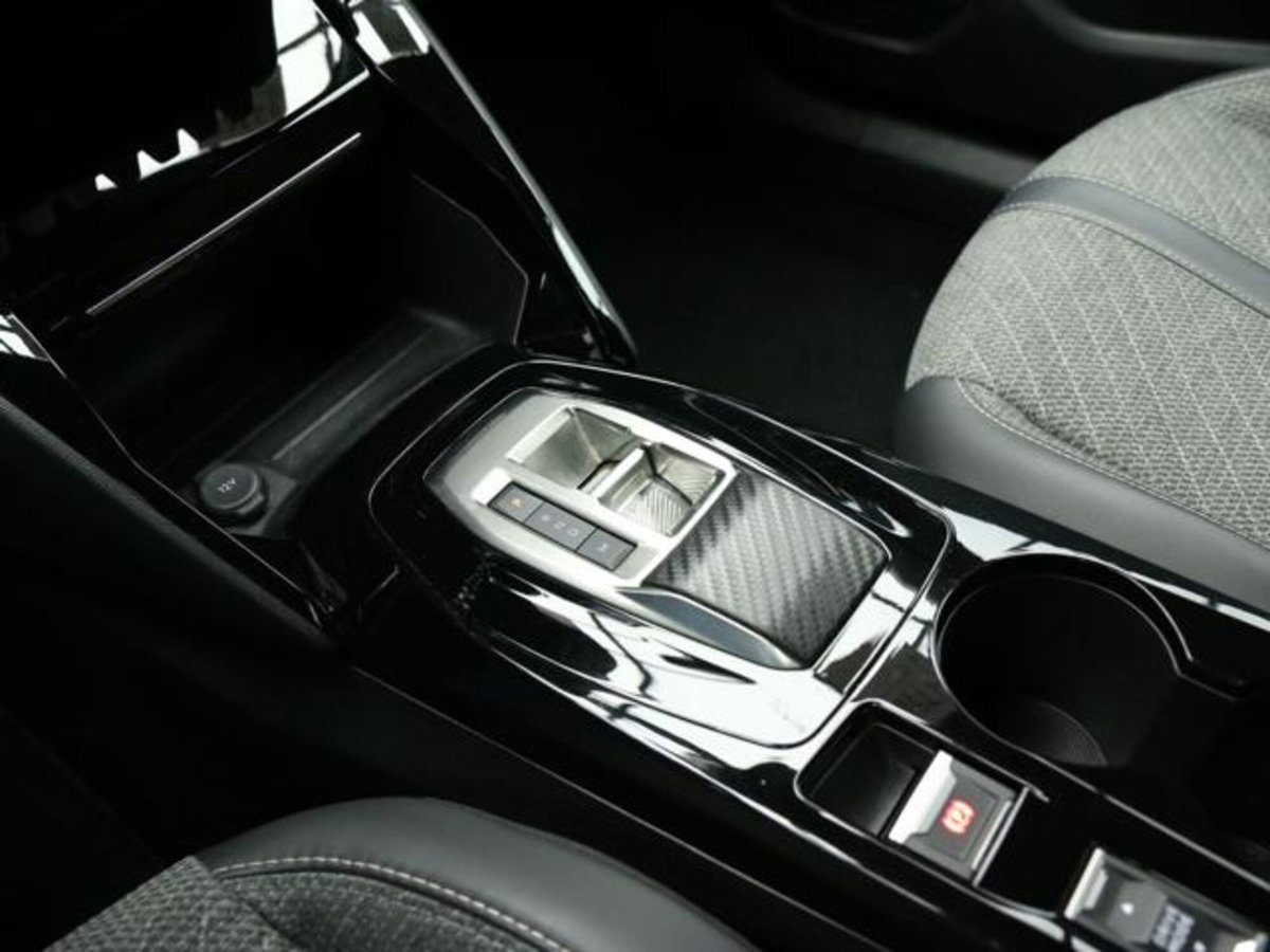Peugeot 2008 PureTech 130 S&S EAT8 Allure Pack (14)