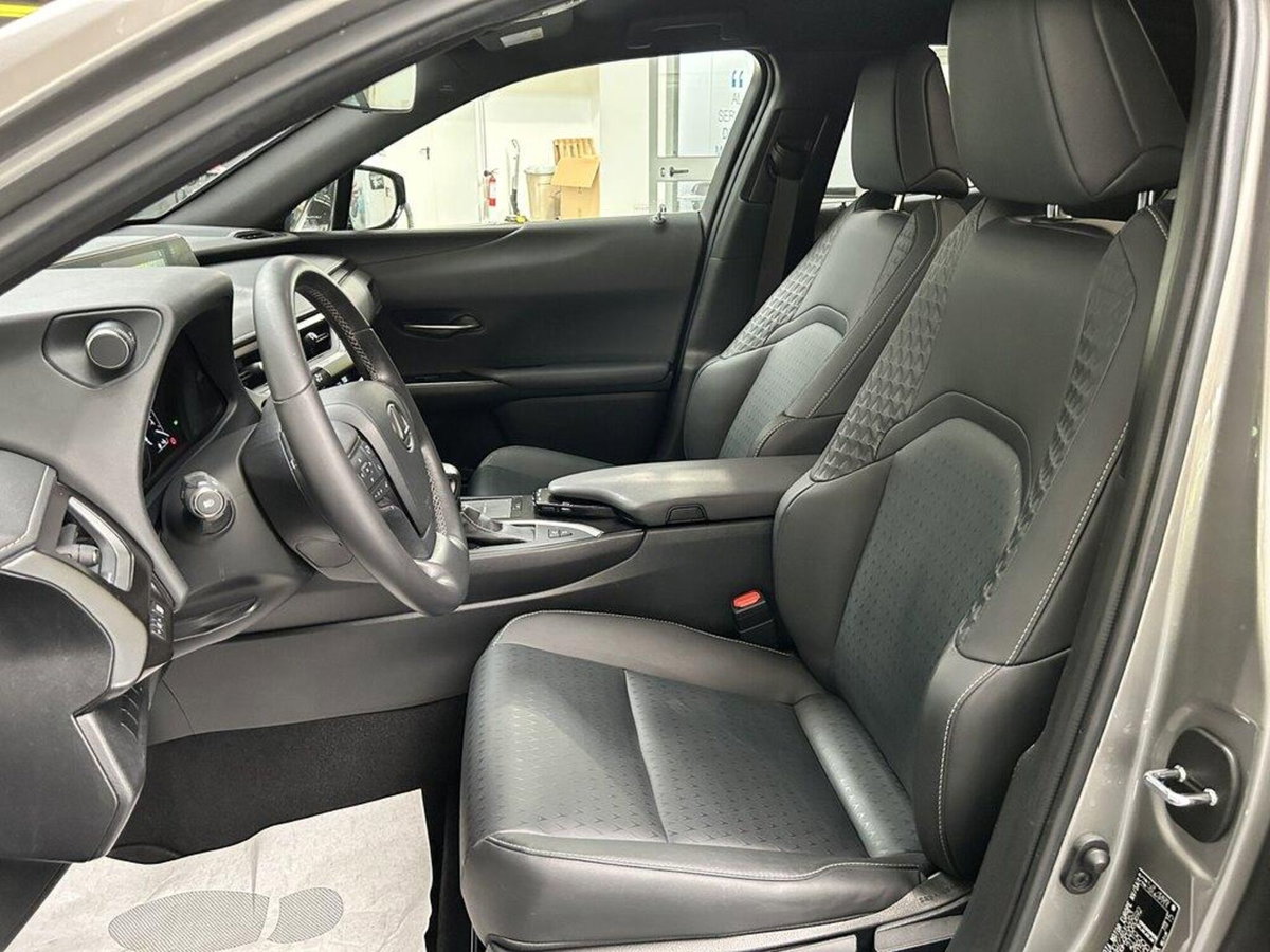 Lexus UX Hybrid 4WD Midnight (7)