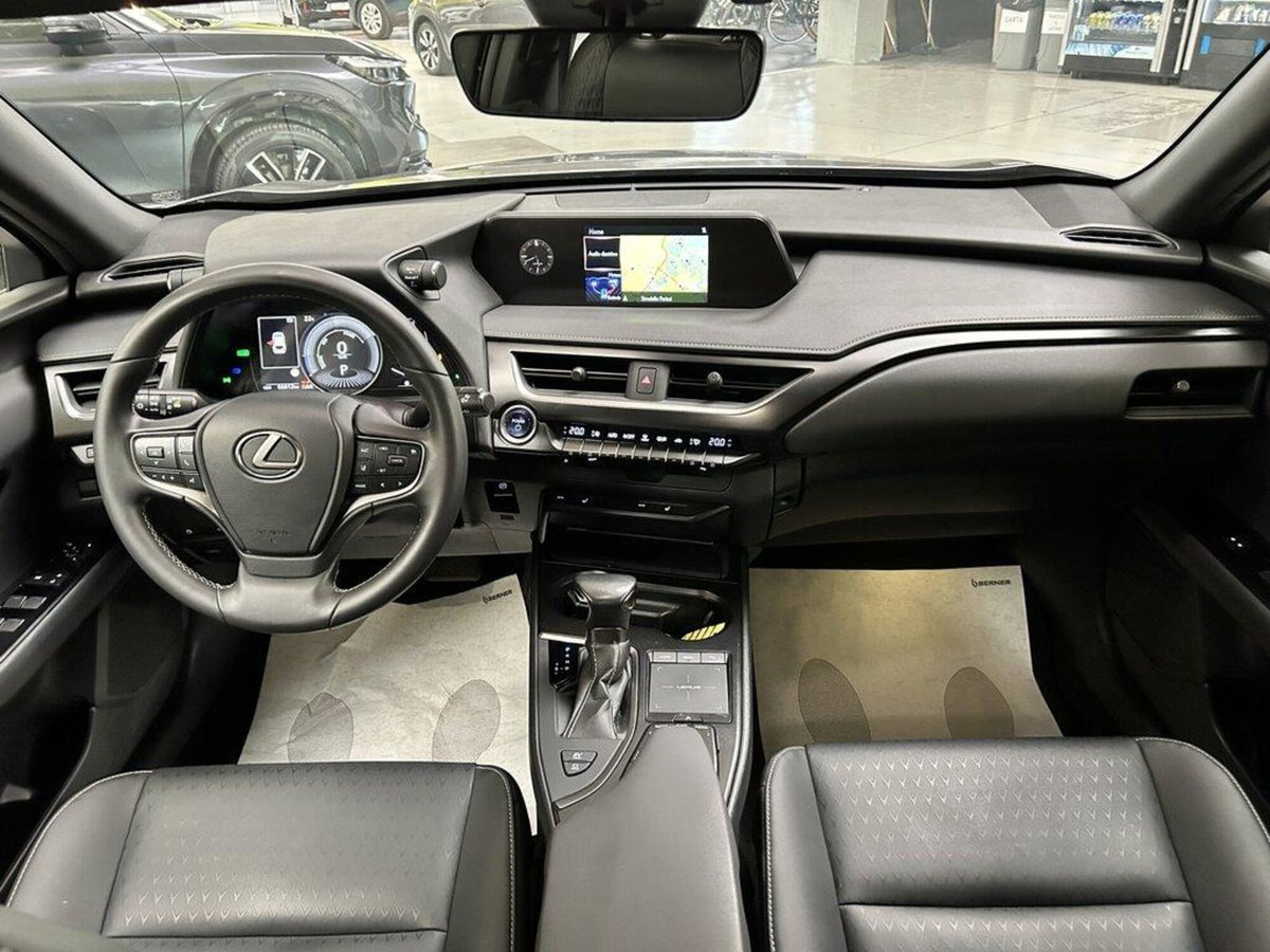 Lexus UX Hybrid 4WD Midnight (9)