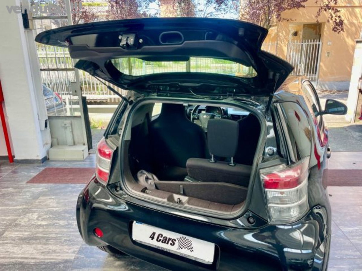 Toyota iQ 1.0 Multidrive (11)